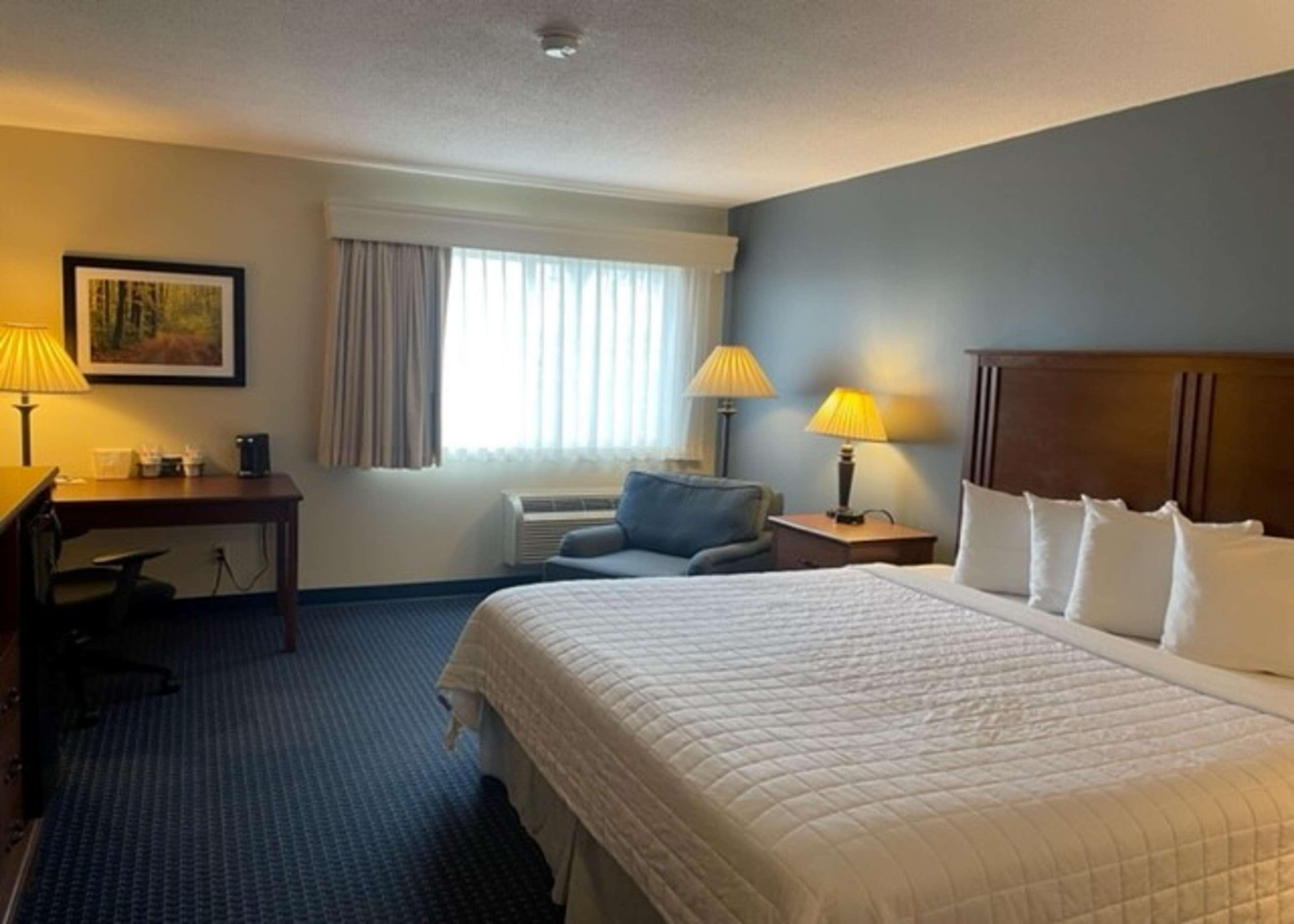 Best Western Inn Rice Lake Exterior photo